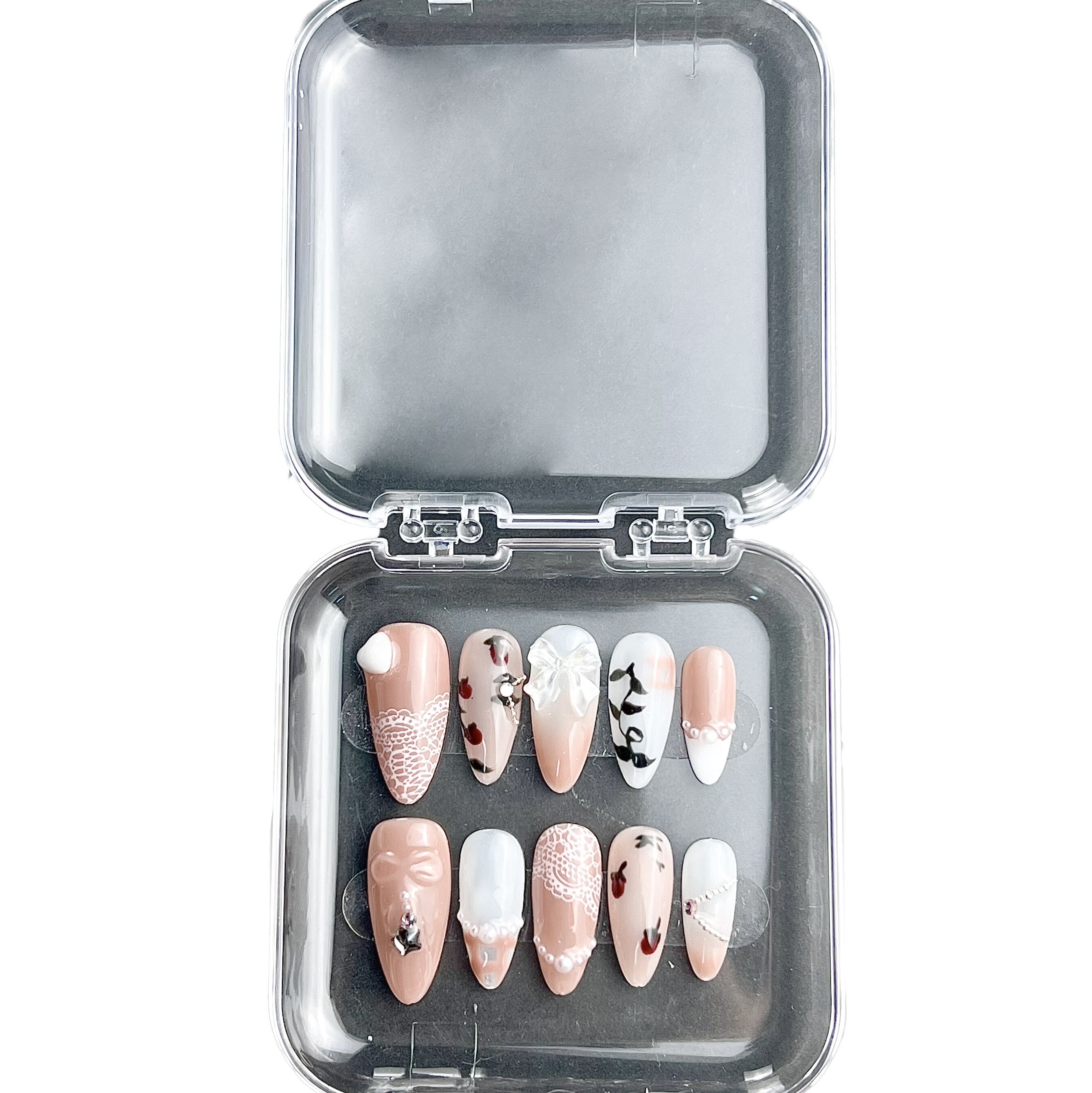 NAILOVE  Bare color lace-edged nude French-style Christmas tree strawberry manicure