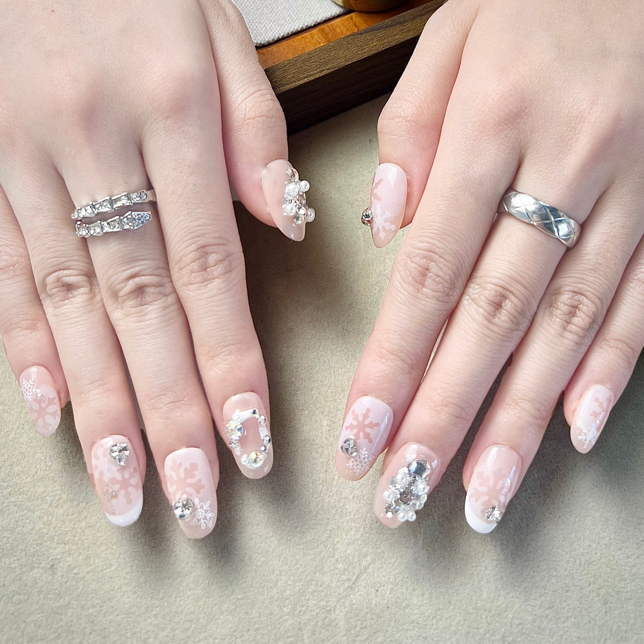 NAILOVE  Christmas snowflake white French-style snowflake nail polish