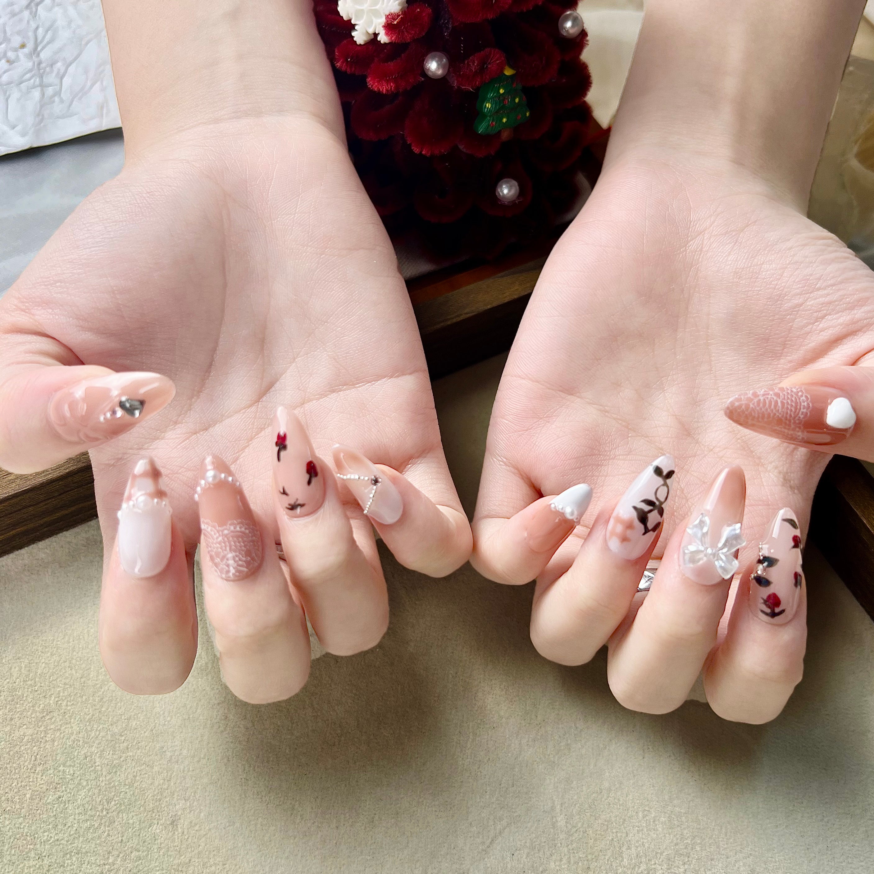 NAILOVE  Bare color lace-edged nude French-style Christmas tree strawberry manicure