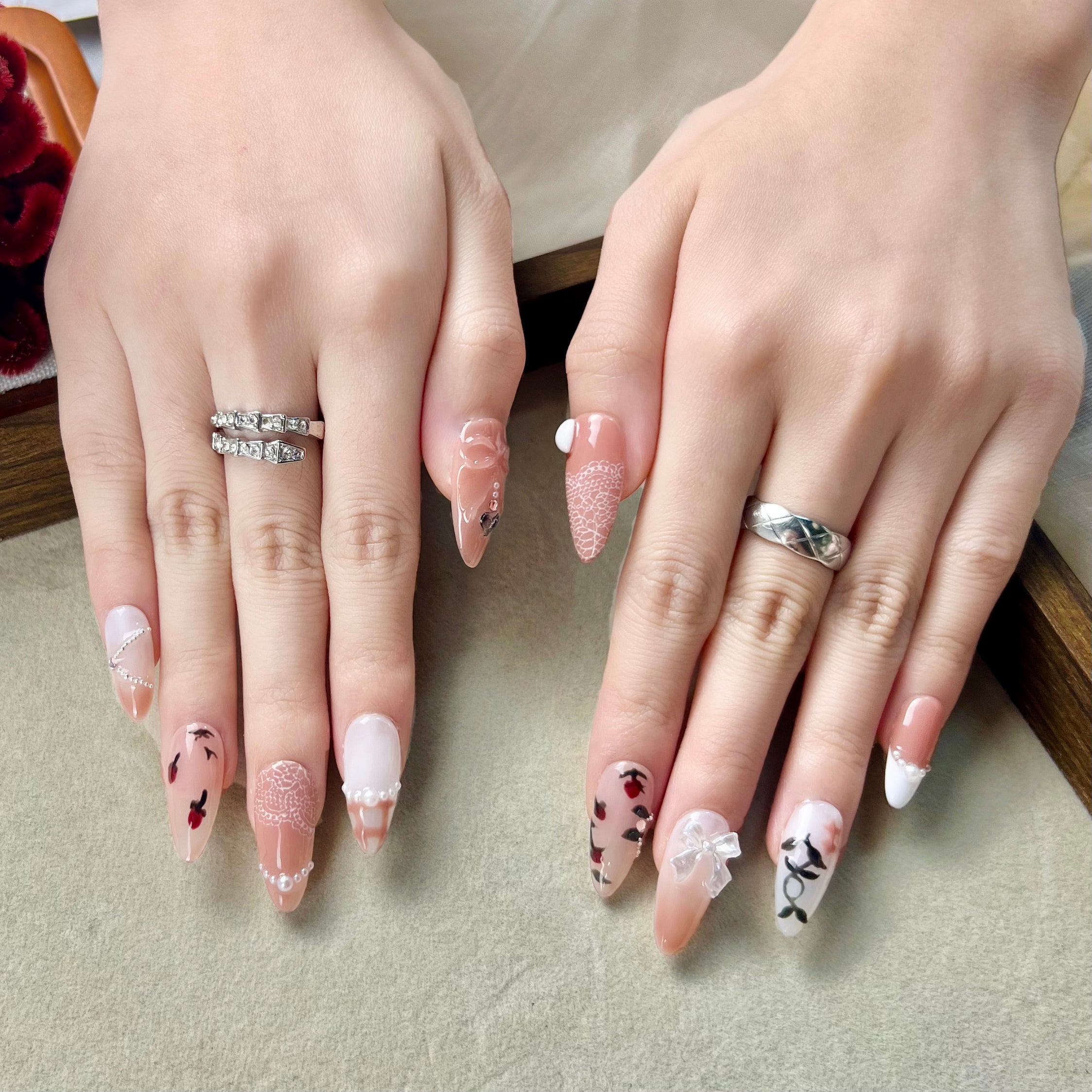 NAILOVE  Bare color lace-edged nude French-style Christmas tree strawberry manicure