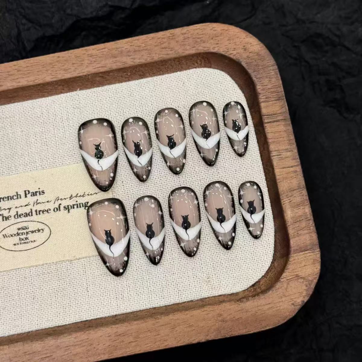 NAILOVEHalloween black cat almond-shaped nail polish